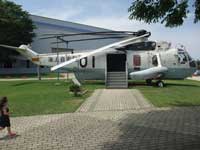 石川県航空プラザに展示してある対潜哨戒ヘリコプターHSS-2B（ちどり）の側面