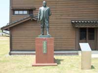 竹内明太郎の銅像