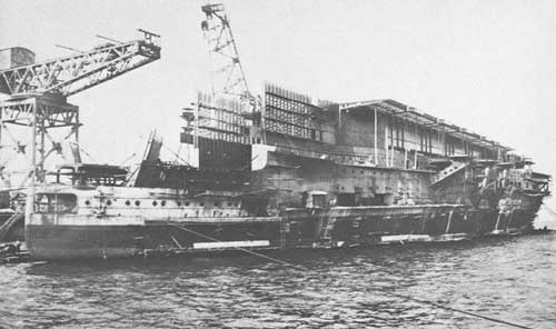 「加賀」の戦艦から空母に改造中