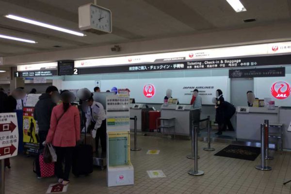 搭乗手続き（小松空港）