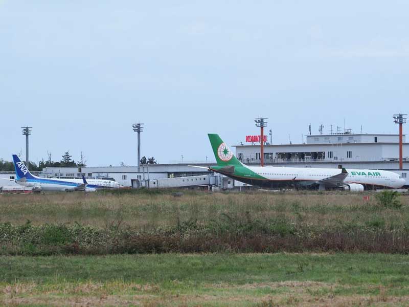 エバー航空の旅客機(小松空港）